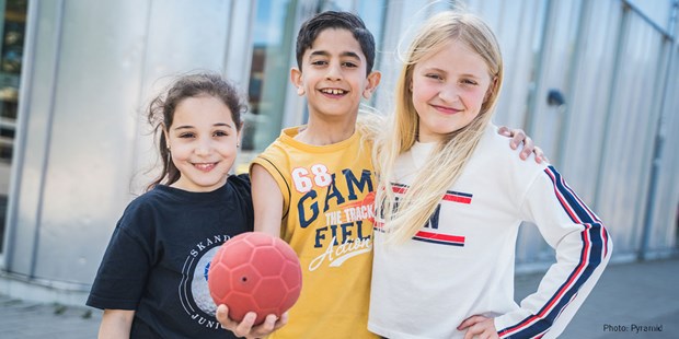 children with Hand ball